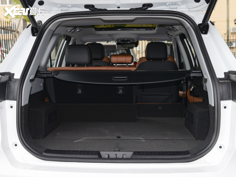 20228 PLUS Hi 390TGDI DCT+