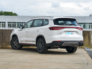 2022款390T 两驱天穹版 5座 左后45度