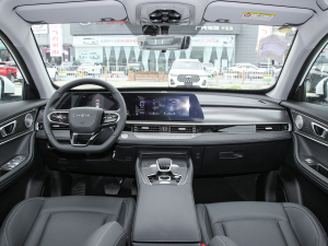 2022款390T 两驱天穹版 7座 内饰全景