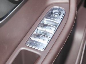 2022款390T 四驱浩瀚版 5座 主驾车窗控制区	