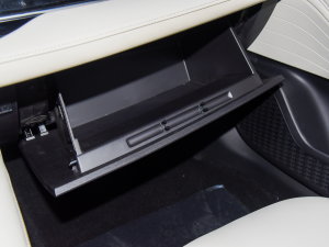 2022款1.6T DCT雅 手套箱