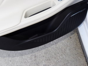 2022款1.6T DCT雅 后门储物空间
