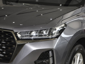 2022款1.5T CVT豪华型+ 大灯