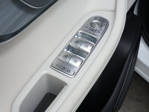 2023款1.5T 智远型 主驾车窗控制区	