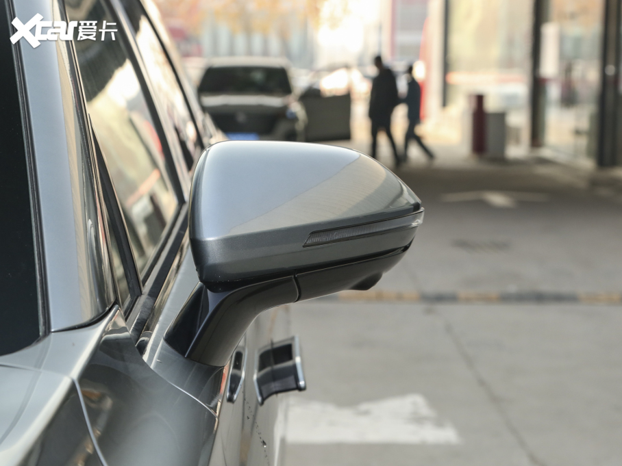 2023����9 2.0T �ԄӃ����A�� 5��