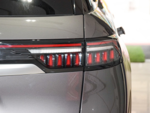 2023400T (q)F 7 (x)(ji)^