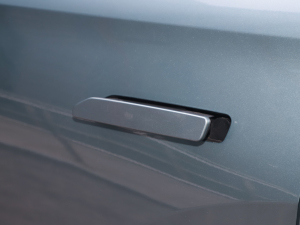 2023400T (q)A 7 (ji)^