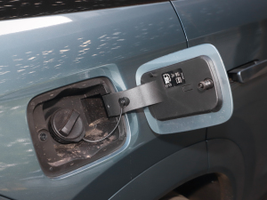 2023400T (q)A 7 (ji)^