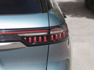 2023400T (q)A 5 (ji)^