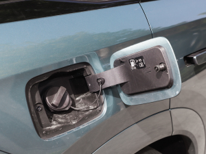 2023400T (q)A 5 (ji)^