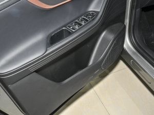 2023款1.5T CVT新潮PLUS版 前门储物空间