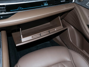 2023款高能版 2.0T DCT御 手套箱