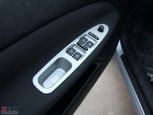 2010款1.8L 手动舒适型 主驾车窗控制区	