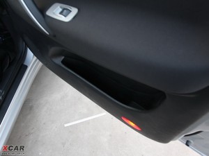2010款1.8L 手动舒适型 前门储物空间