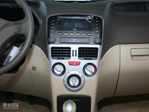 2010款1.5L 进取版 中控台