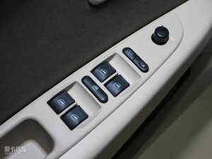 2010款1.5L 进取版 主驾车窗控制区	