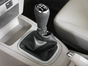 2011款1.5L 手动卓悦版 换挡杆
