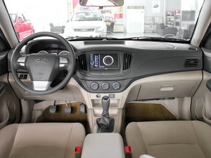 2011款1.5L 手动卓悦版 内饰全景