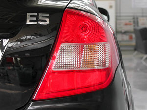 2011款1.5L 手动卓悦版 尾灯