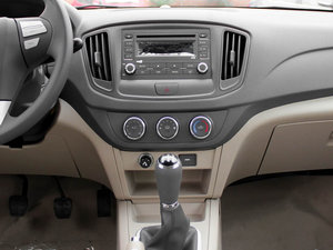 2011款1.5L 手动优悦版 中控台