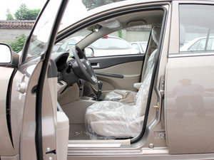 2011款1.5L 手动优悦版 前排空间