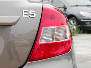 2011款1.5L 手动优悦版 尾灯