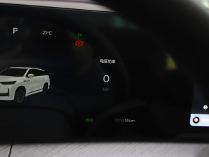 2025款1.5T 82KM悦享版 5座 中控区
