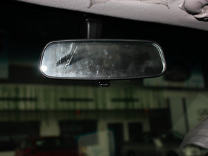 2011款1.0L 手动数智版 车内后视镜