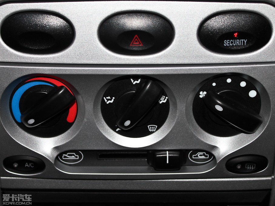 2012������QQ3 �\(y��n)��(d��ng)�� 1.0L �ք�(d��ng)������