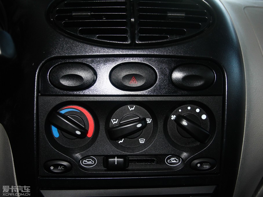 2012������QQ3 �r(sh��)�а� 1.0L �ք�(d��ng)��܊��