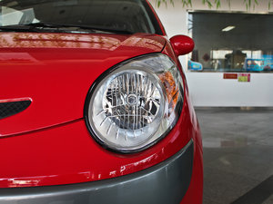 2012款运动版 1.0L 手动启航型 大灯