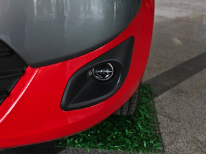 2012款运动版 1.0L 手动启航型 前雾灯