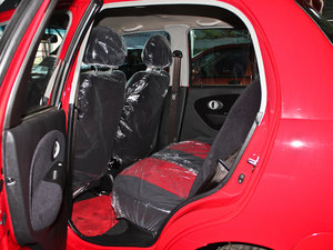 2012款运动版 1.0L 手动启航型 后排空间