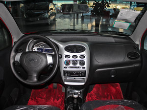 2012款运动版 1.0L 手动启航型 内饰全景