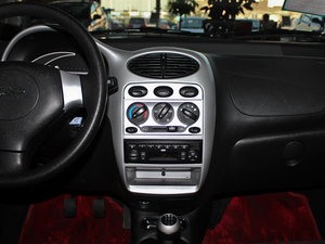 2012款运动版 1.0L 手动启航型 中控台