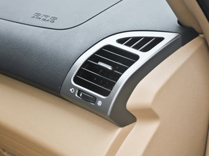 2012款精英版 1.6S 手动豪华型 中控区