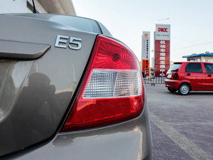 2012款1.5L 手动数字奥运版 尾灯