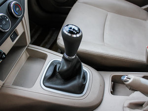 2012款1.5L 手动数字奥运版 换挡杆