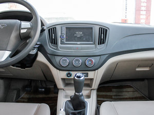 2012款1.5L 手动数字奥运版 中控台