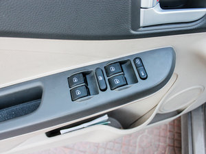 2012款1.5L 手动数字奥运版 中控台