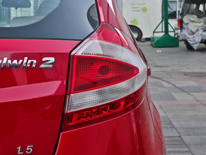 2013款1.5L 手动锐意版 尾灯