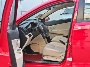 2013款1.5L 手动锐意版 前排空间
