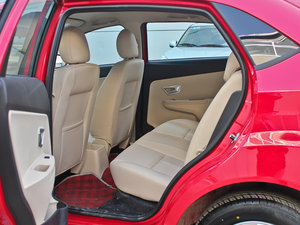 2013款1.5L 手动锐意版 后排空间