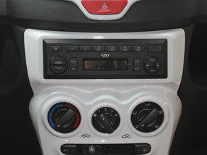 2013款1.0L 手动活力版 中控区