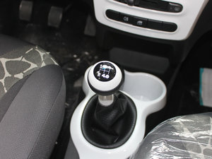 2013款1.0L 手动活力版 中控区