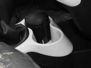 2013款1.0L 手动活力版 中控区