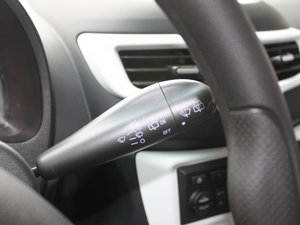 2013款1.0L 手动活力版 中控区