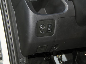2013款1.0L 手动快乐版 空间座椅