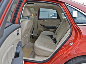 2013款1.6L DVVT 手动致享版 后排空间