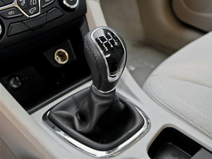 2013款1.6L DVVT 手动致享版 换挡杆